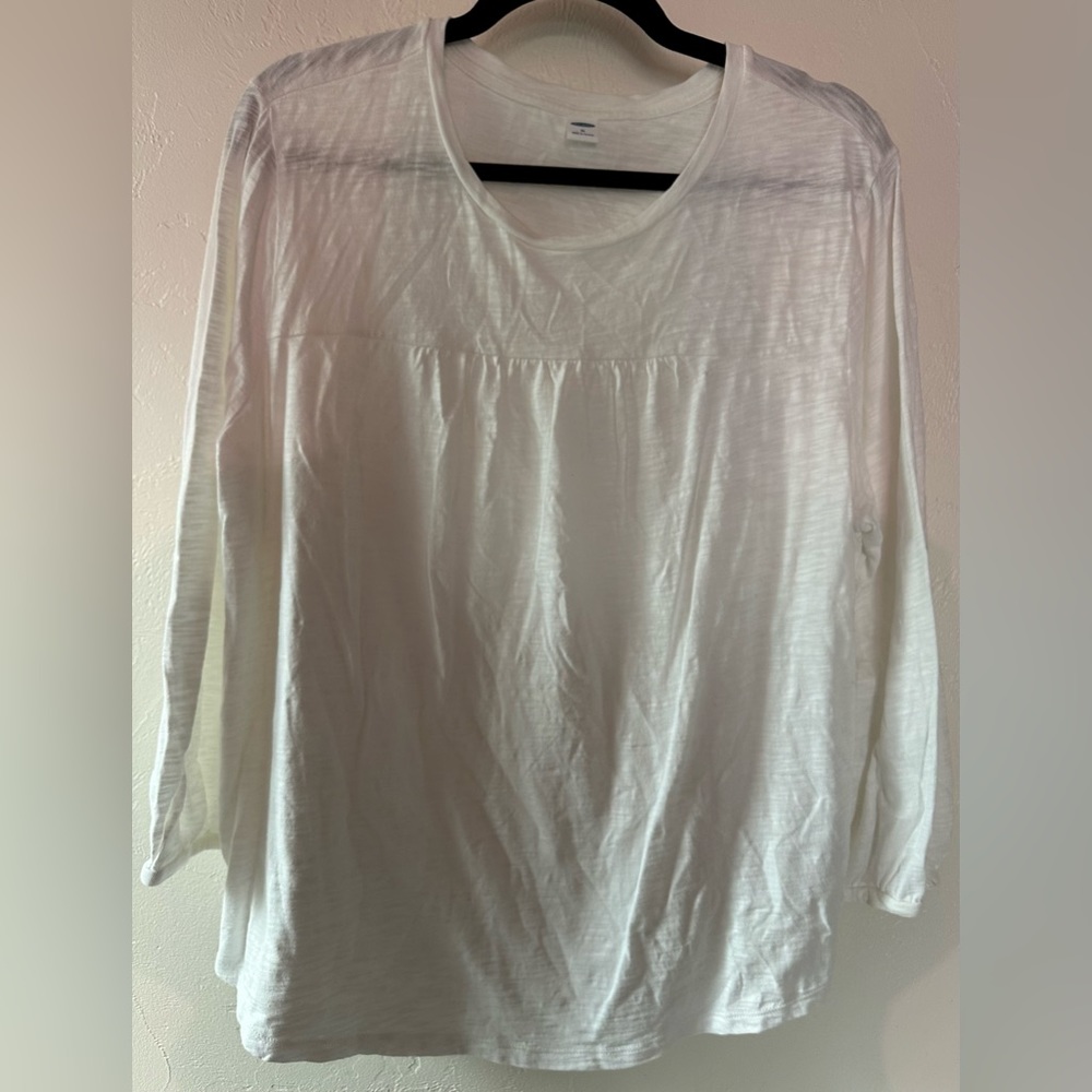 Old Navy women’s top - XL - White - round neck - very comfortable - long sleeve